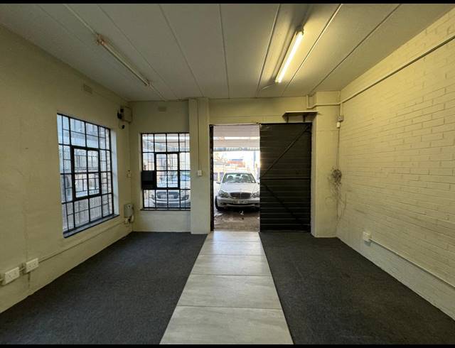 1,400M² WAREHOUSE TO LET IN INDUSTRIA NORTH